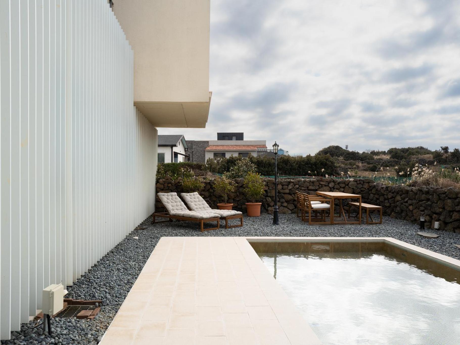 Boutique Pool Villa Namib Jeju Eksteriør billede